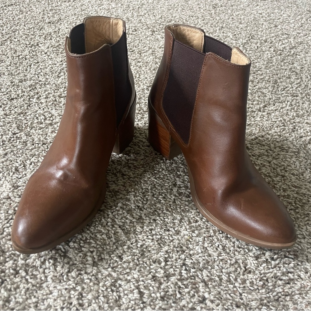 Nisolo Chestnut Leather Ankle Booties